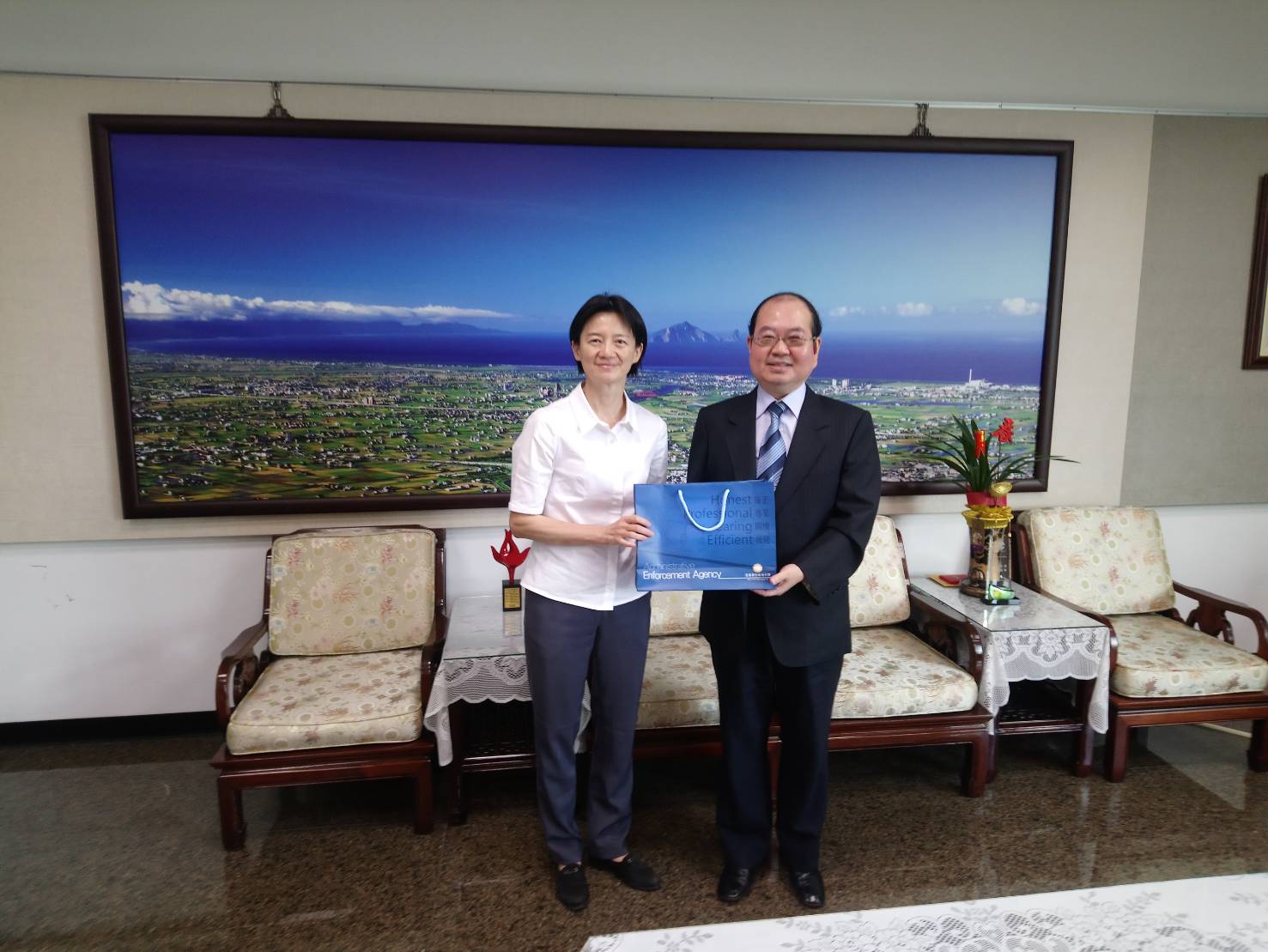 洪分署長至宜蘭地檢拜會余檢察長