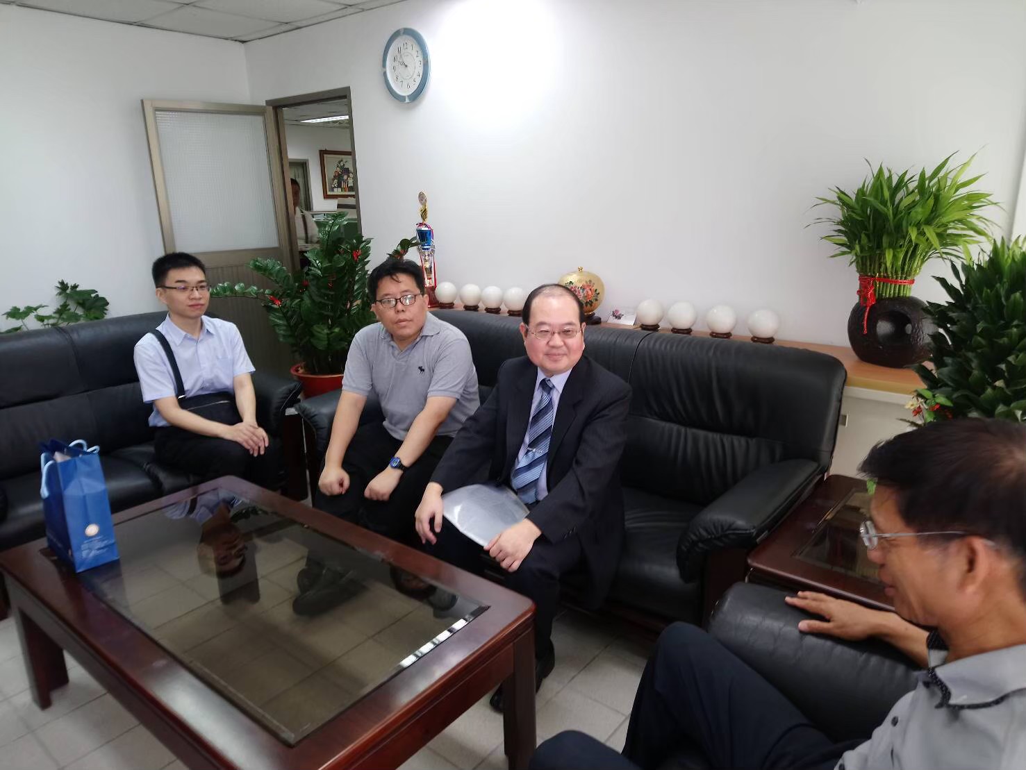 洪分署長帶領分署行政執行官，拜會財政部北區國税局羅東稽徵所