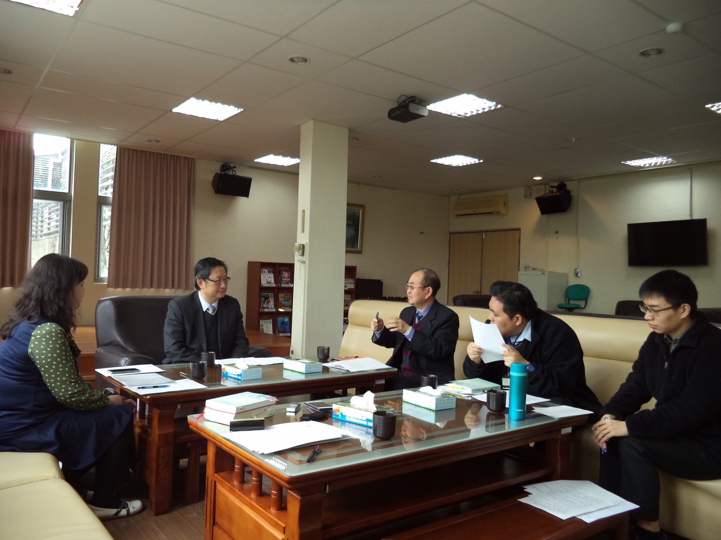 109年2月20日與行政執行署陳盈錦副署長等人舉行行政執行官業務座談會