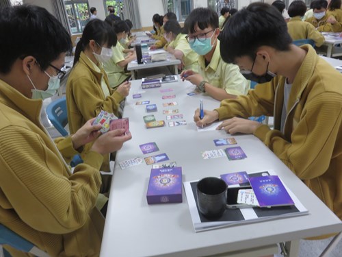 宜蘭執行署首創學生推廣檔案業務宣導「王牌執行官」桌遊趣4