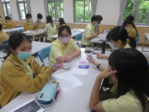同學們4人1組遊玩王牌執行官桌遊戲1