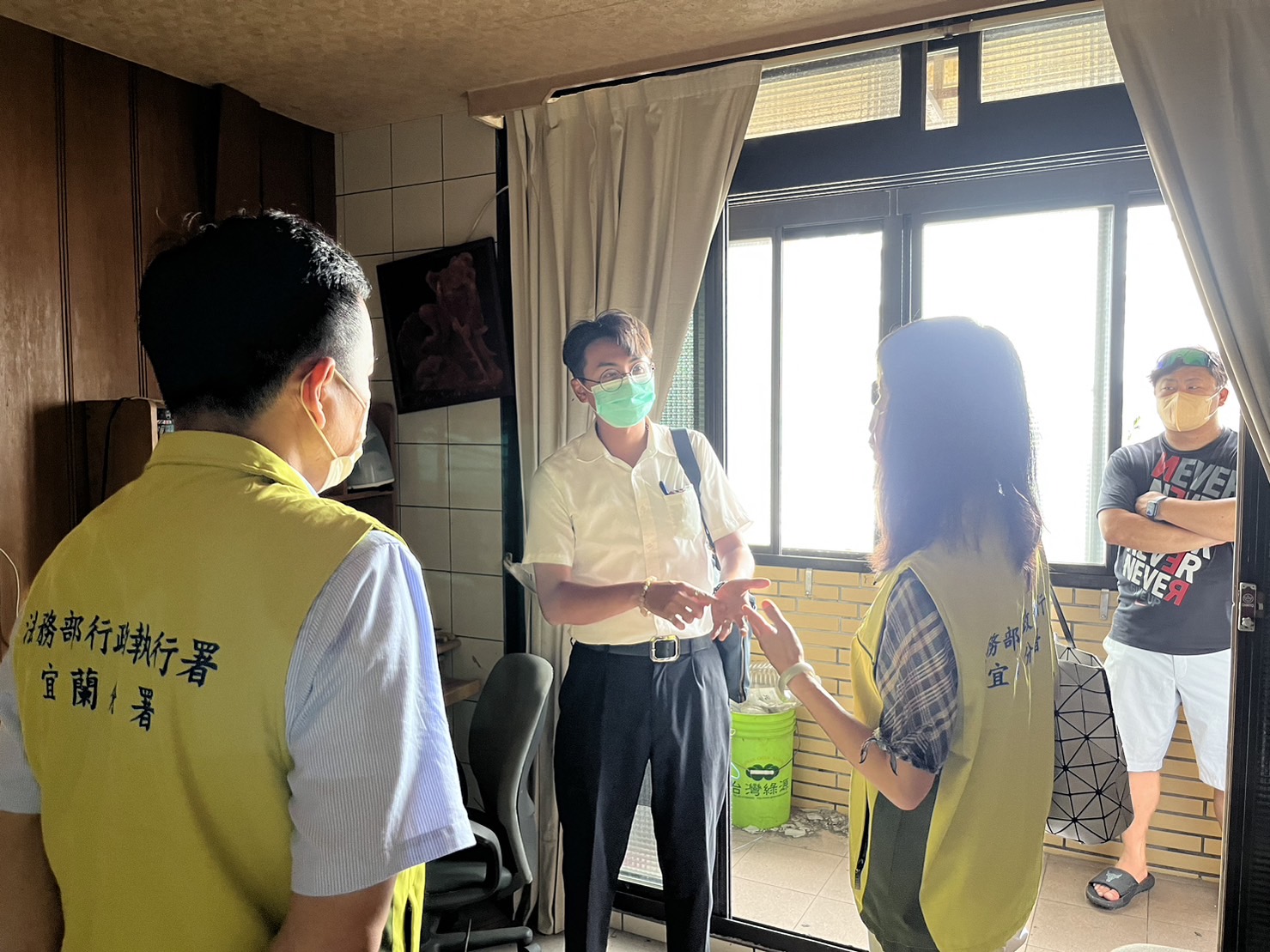 法務部行政執行署宜蘭分署112年7月31日上午11時於基隆辦公室即基隆市東信路169號7樓舉辦聯合拍賣會，拍賣基隆市七堵區崇禮街129巷21-2號3樓空屋畫面，二拍底價348萬元