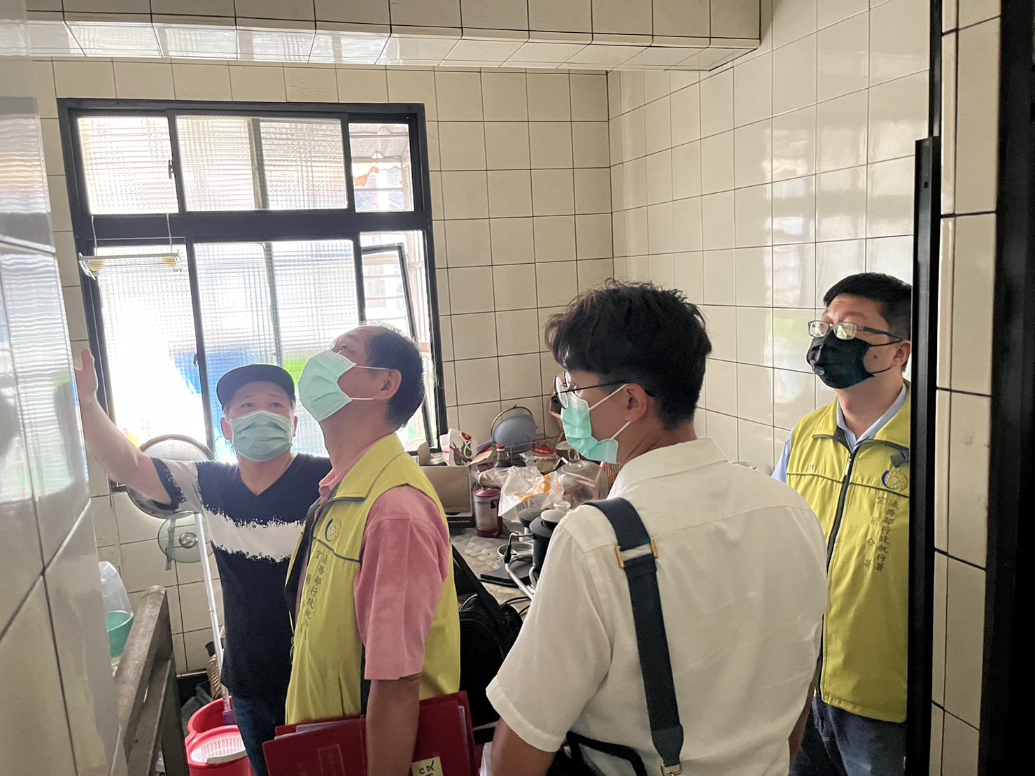 法務部行政執行署宜蘭分署112年7月31日上午11時於基隆辦公室即基隆市東信路169號7樓舉辦聯合拍賣會，拍賣基隆市七堵區崇禮街129巷21-2號3樓空屋畫面，二拍底價348萬元