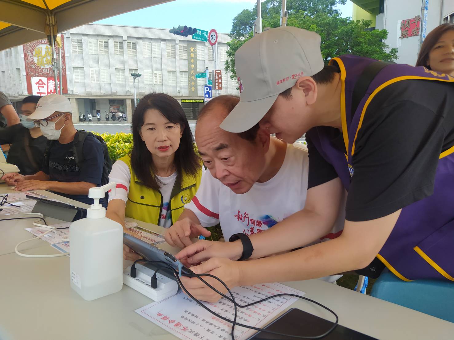 宜蘭分署捐血義賣總動員，讓行政執行不只是執行 (2)