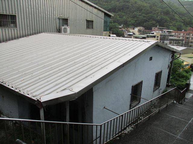基隆新西街21坪30萬建物