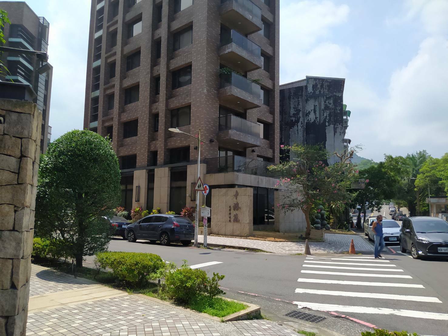 暖暖區337號5樓，十勝苑社區建物照片