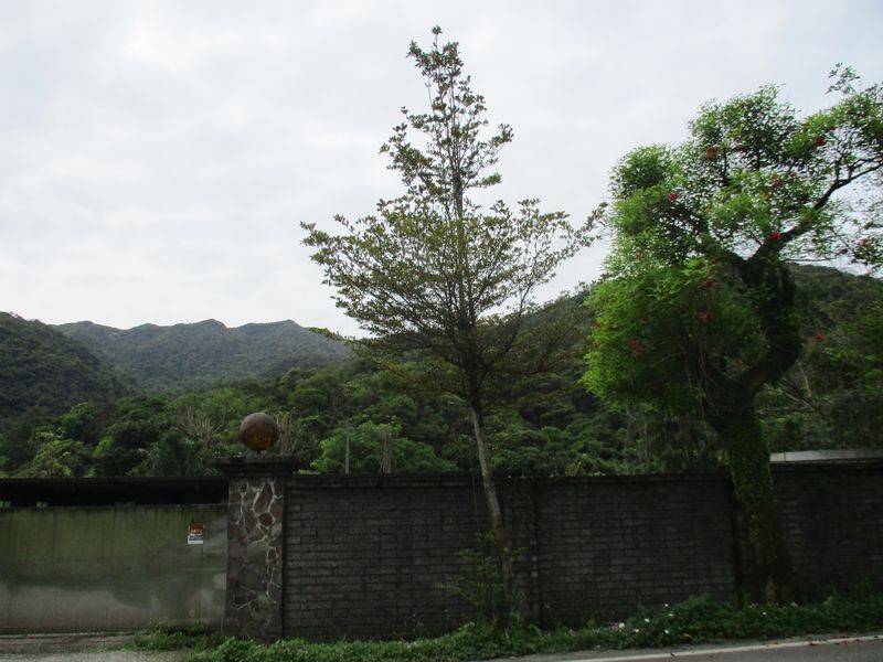 10_12.04拍賣萬里千坪土地，3001萬拍定_1