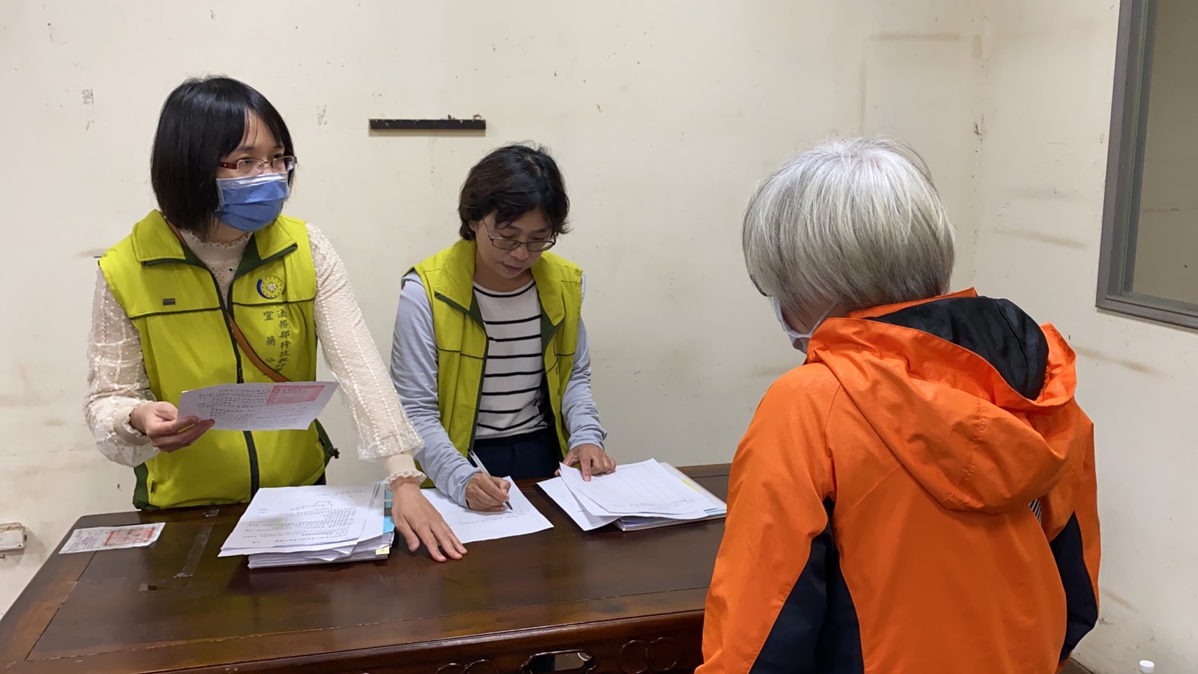 04雞翅木書法桌花架照片