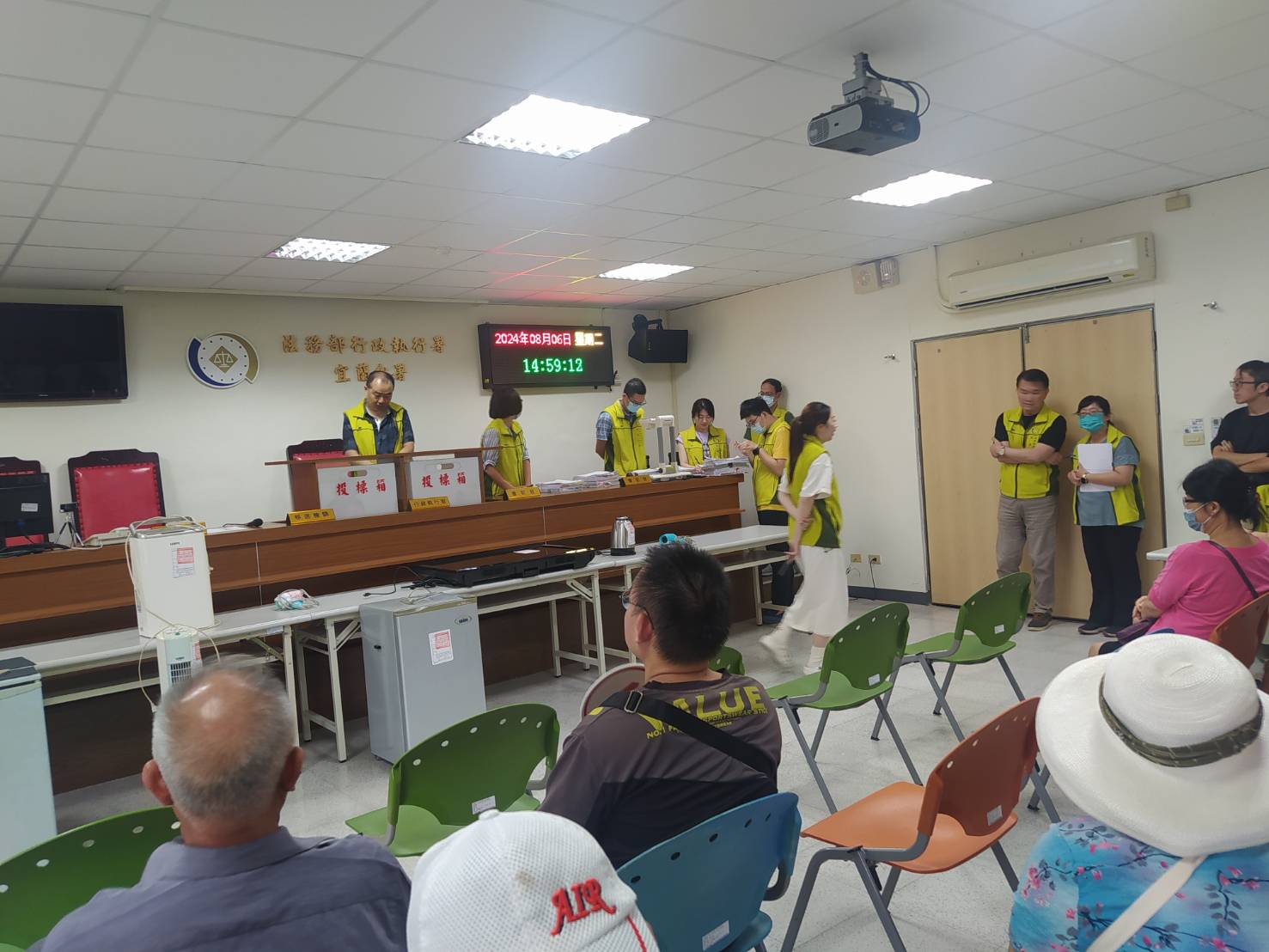 10_宜蘭分署1130806下午3時拍賣會，拍賣東元小鮮綠冰箱等家電用品買氣佳，全部一掃而空