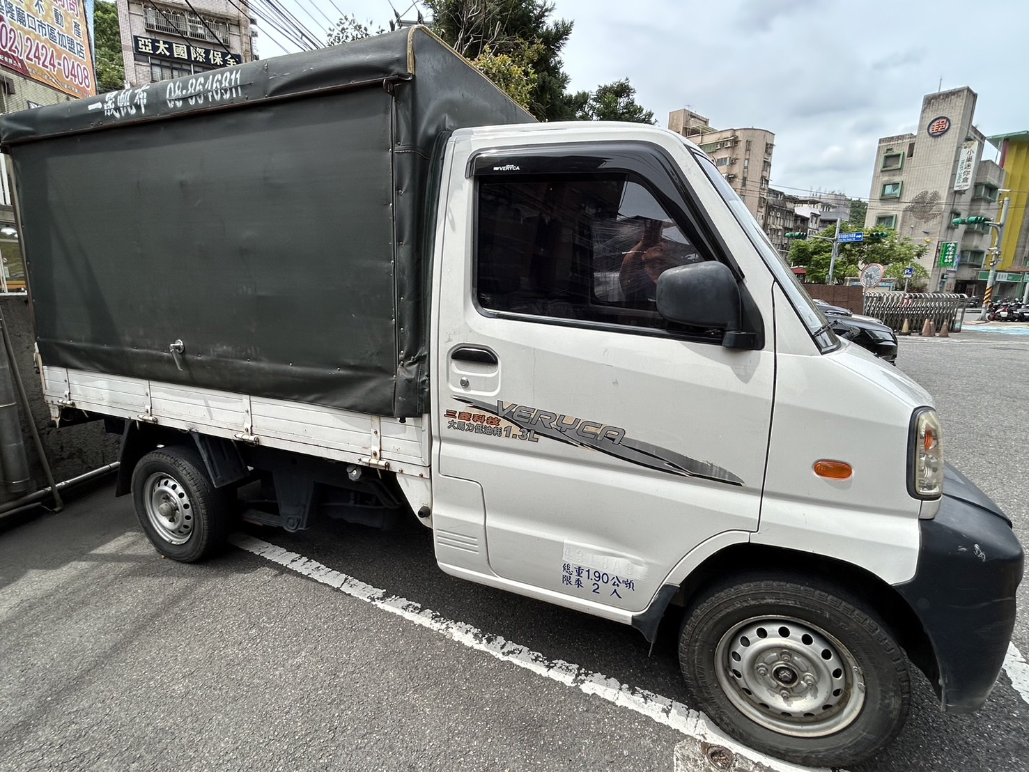 白色貨車
