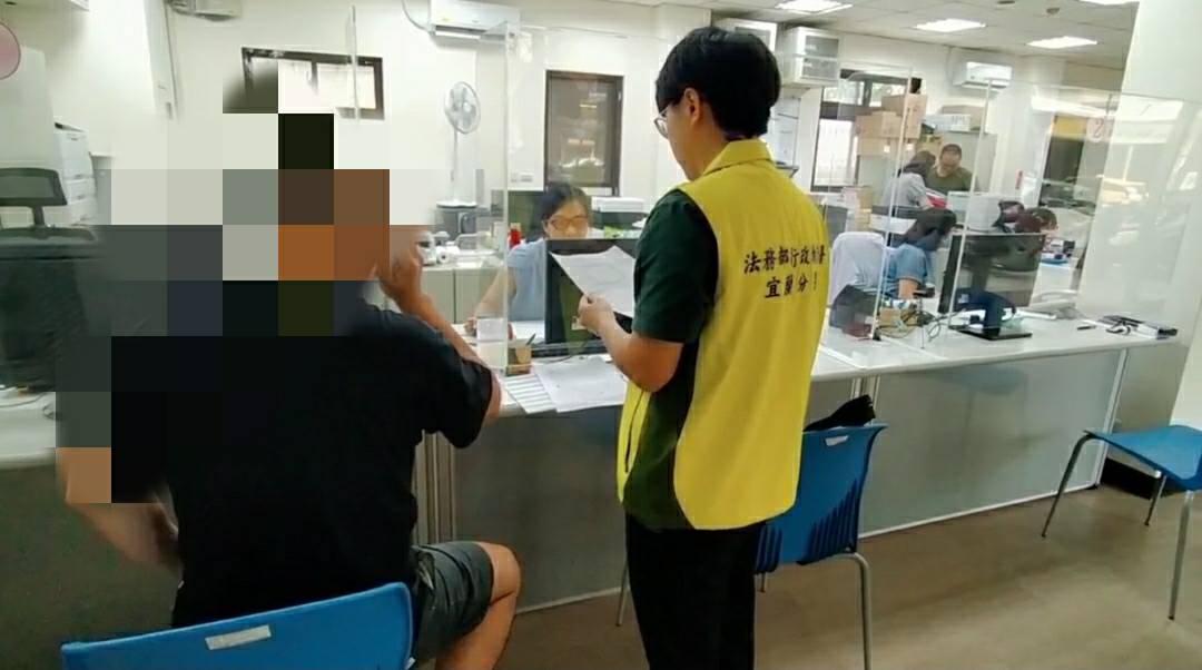 1131016基隆地區莊姓男子扣車畫面