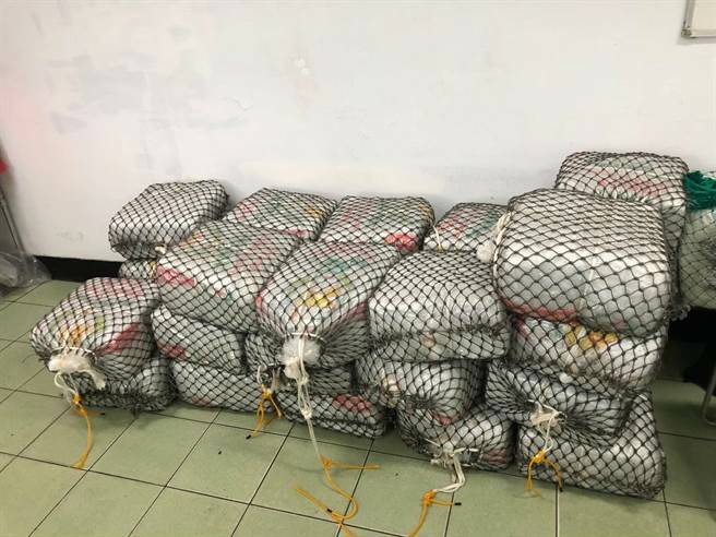 基隆地檢署111年間查獲運輸毒品畫面