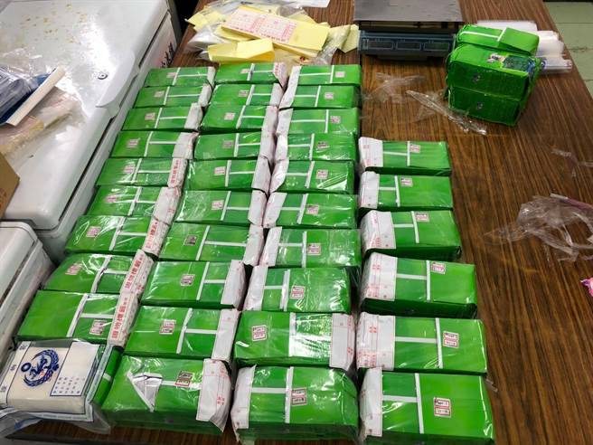 113/10/28基隆地檢署會同宜蘭分署、海巡署北部分署現場執行運毒船畫面