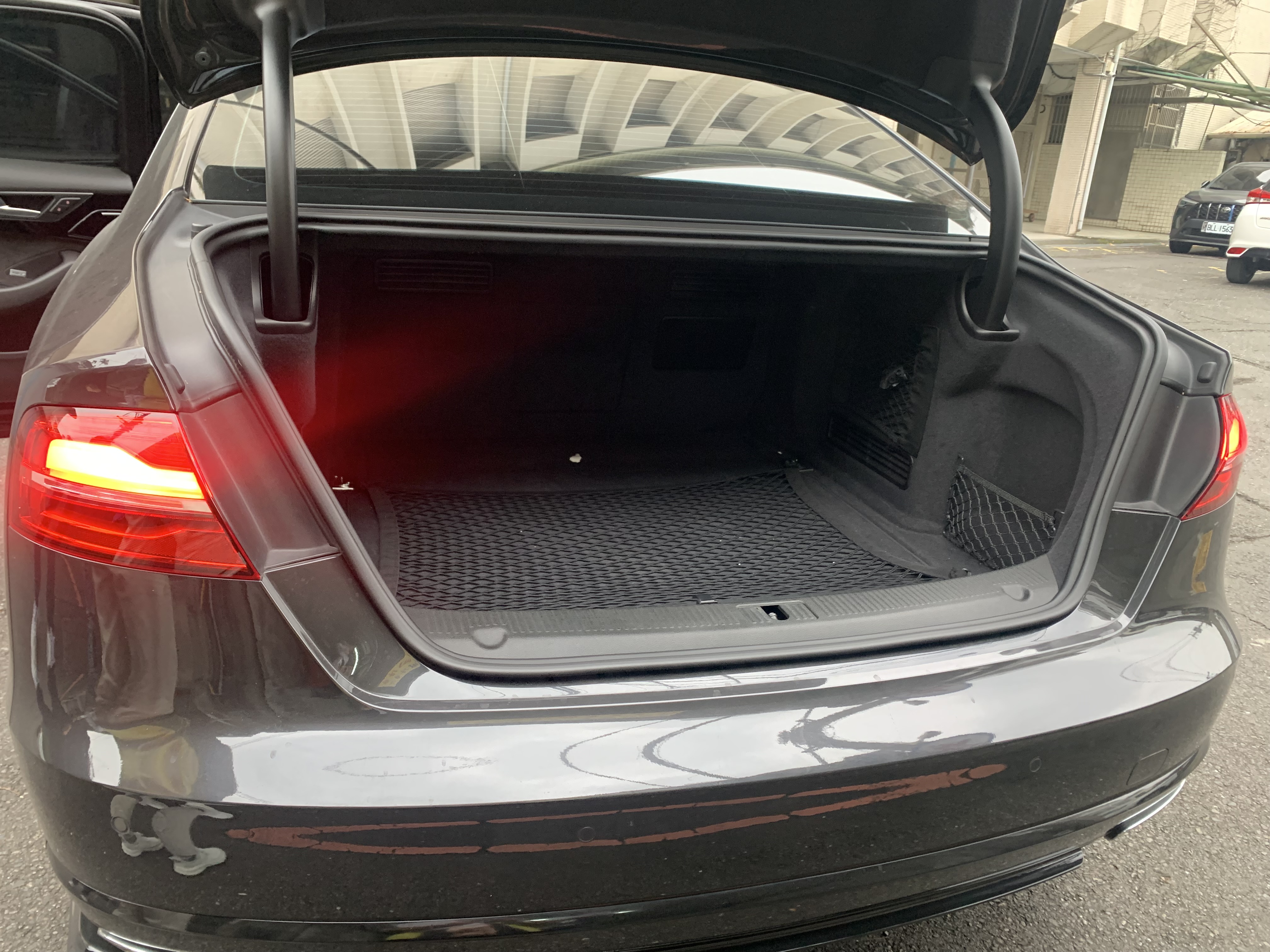車輛照片-行李箱_0
