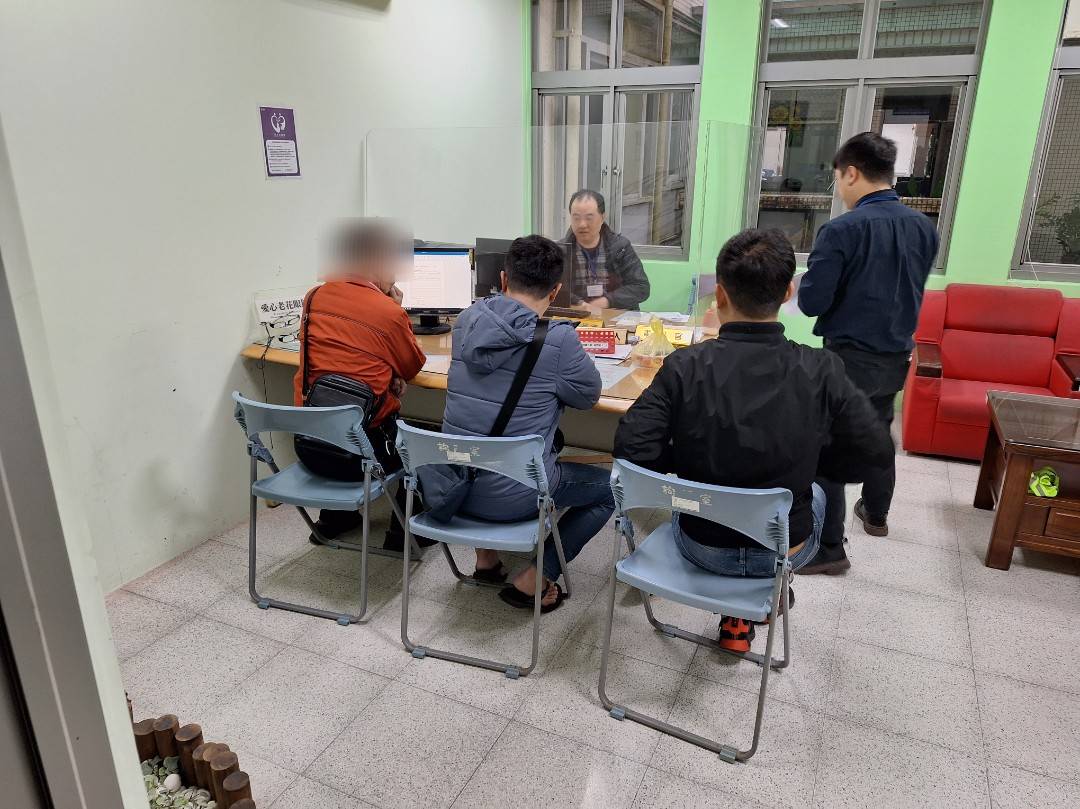 02徐姓男子及其兩個兒子簽立分期繳納申請及擔保書