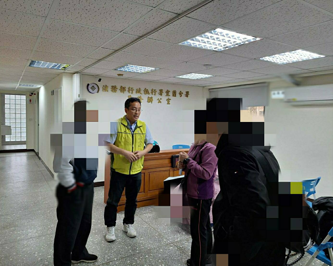 06_1140328訊問留置張姓負責人畫面