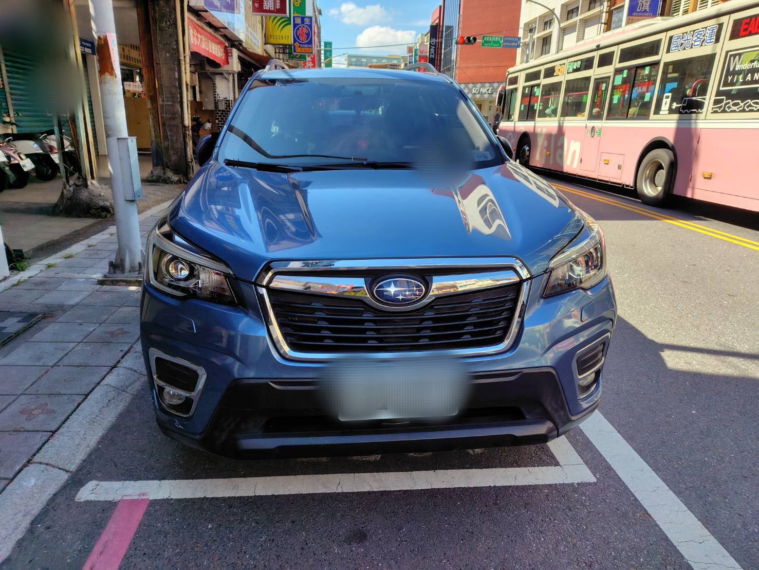 22859.jpg114.10.2宜蘭中山路查封林女速霸陸車輛照片2