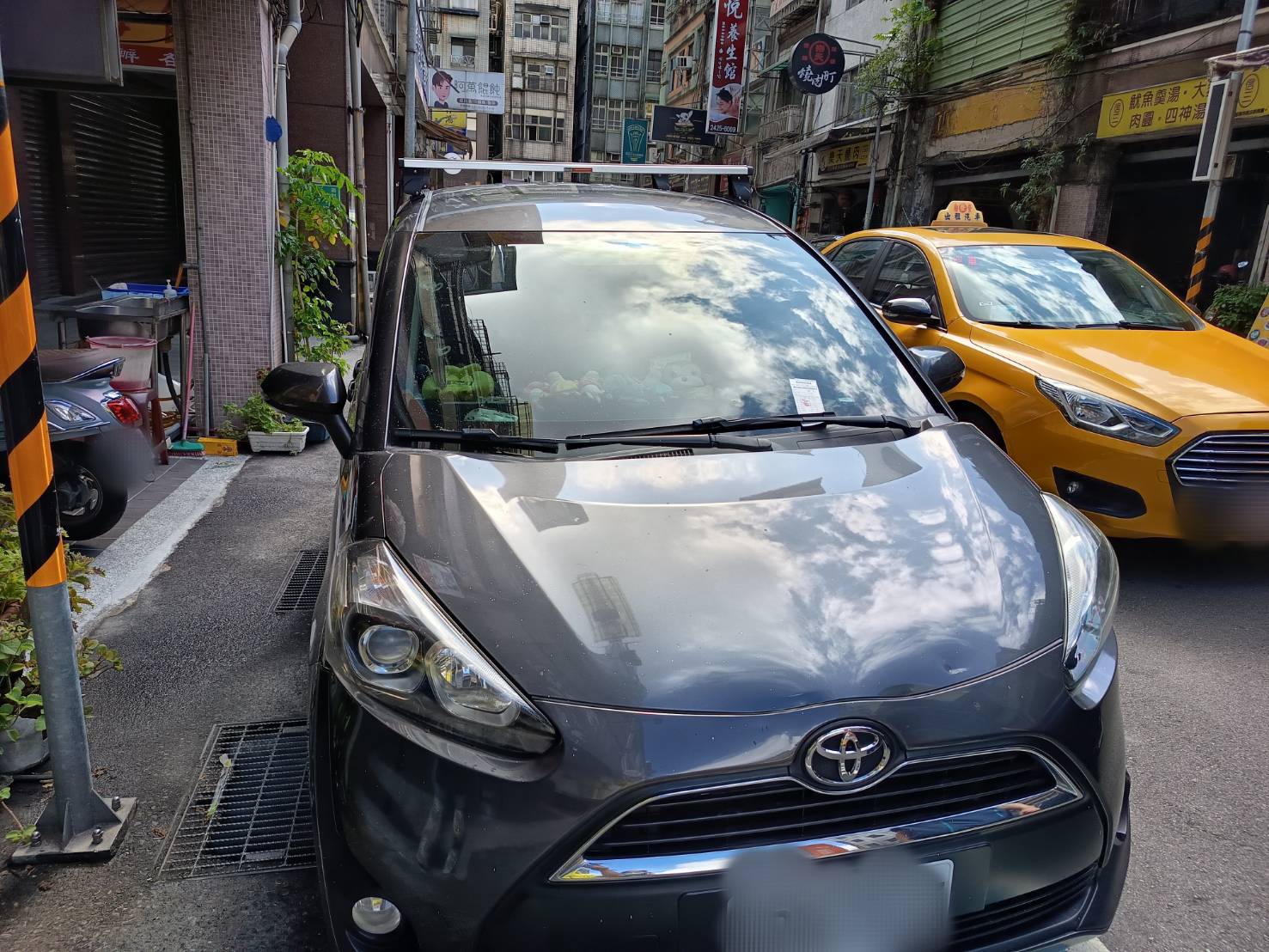 24659.jpg114.10.9信三路查封仁股114-3269299黃家佩豐田吸煙塔車輛（馬賽克照片2）