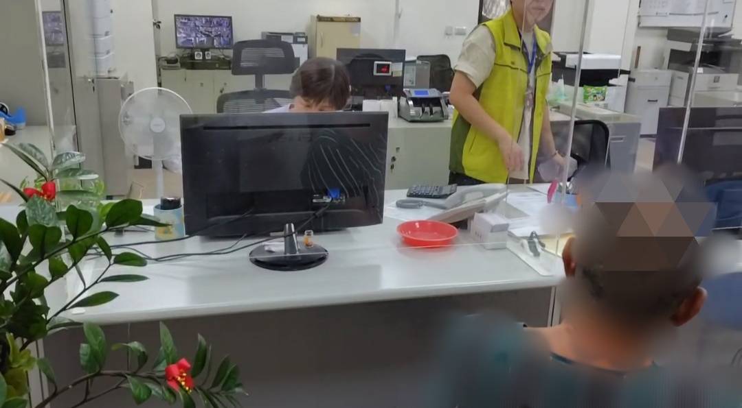 24670.jpg114.10.9基隆深澳坑路查封周男（廉114-3-263987周景煌NRS-3827）光陽機車照片（馬賽克5）