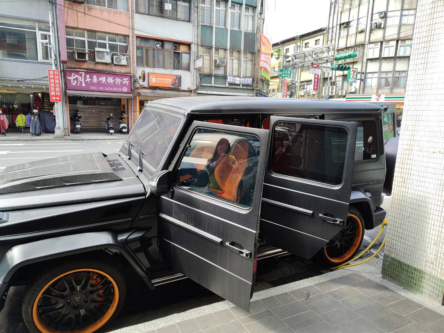 44445.jpg照片-115檢偵助2郭明和賓士G63馬賽克3