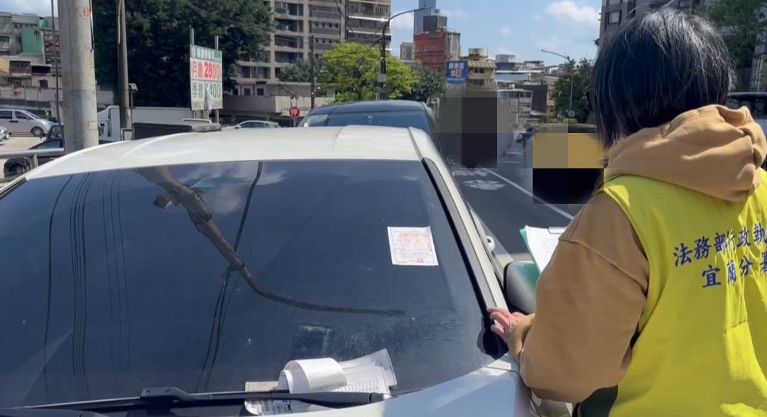 115.3.12基隆安一路查封超商加盟主福特六和車輛照片6-50450