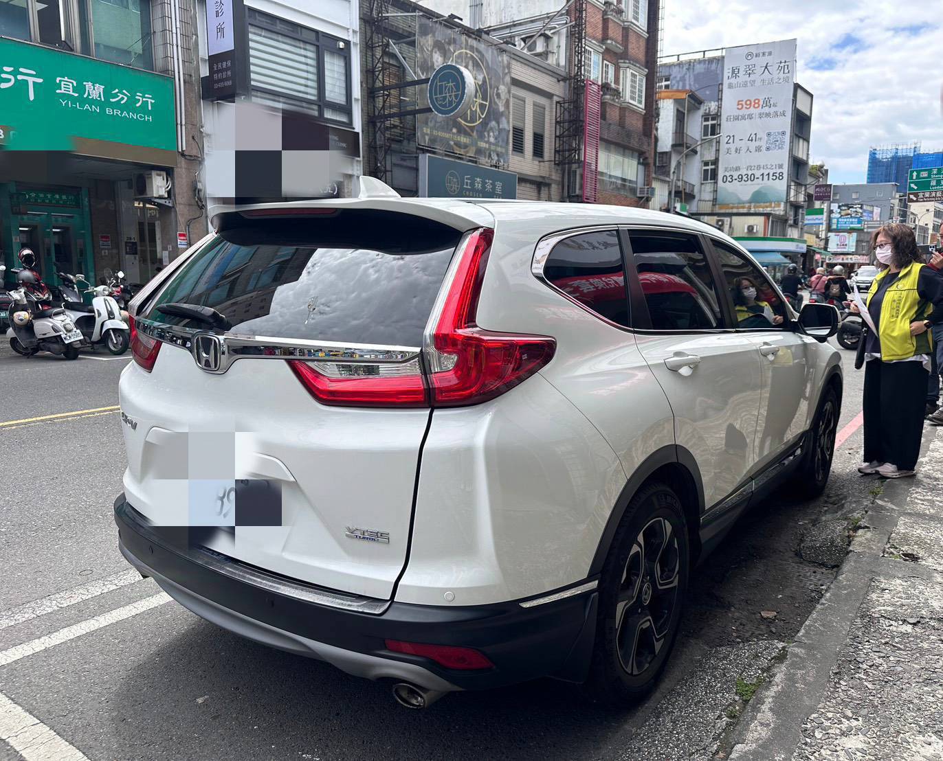 51165.jpg115.3.16宜蘭市中山路三段追車照片4