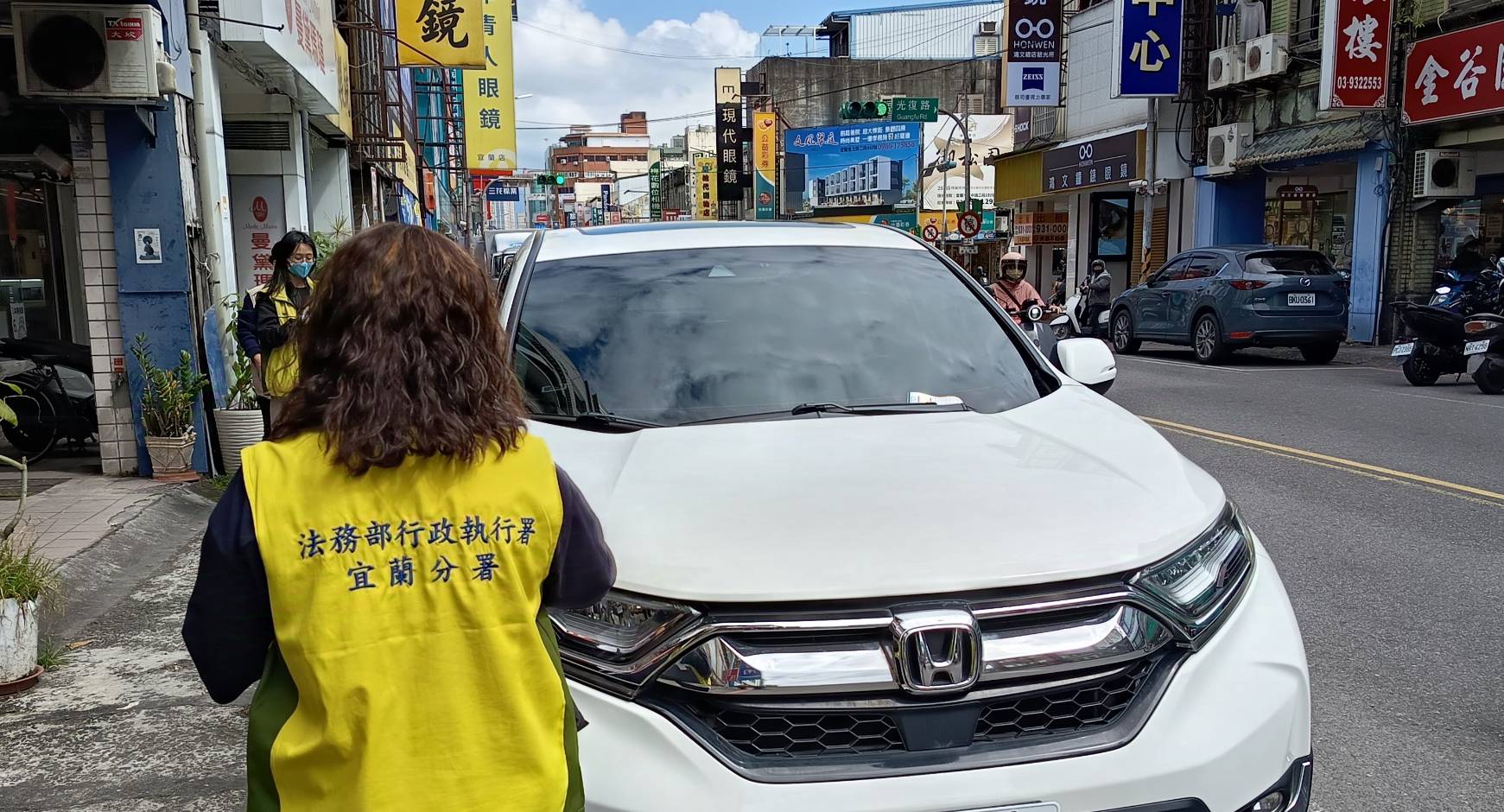 51166.jpg115.3.16宜蘭市中山路三段追車照片5