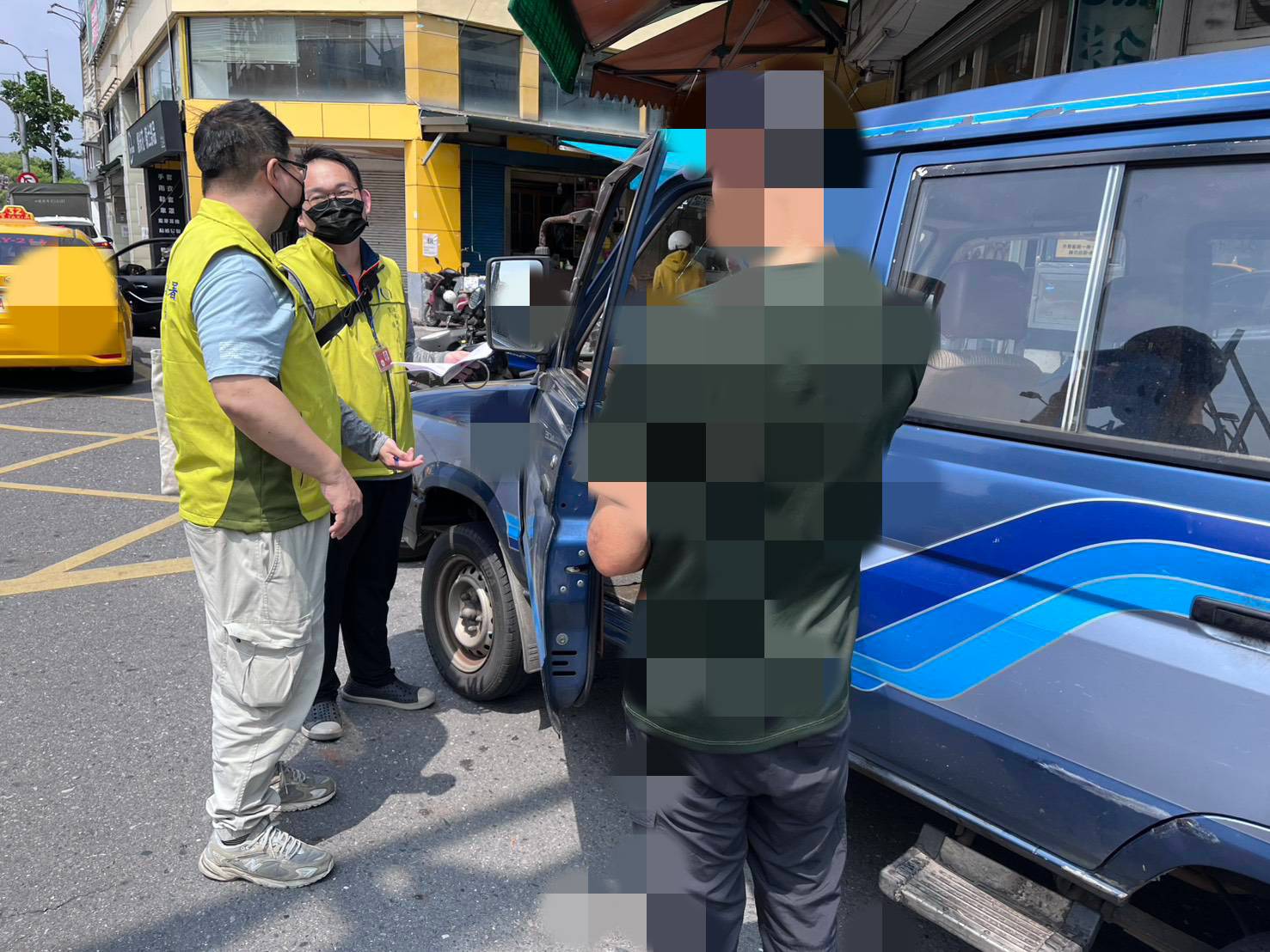 52358.jpg115.3.26舊城南路扣車照片6