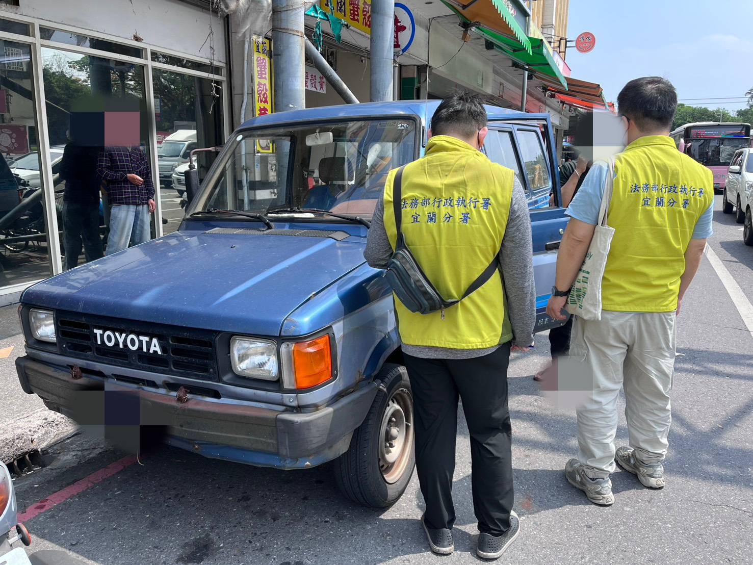 52360.jpg115.3.26舊城南路扣車照片5