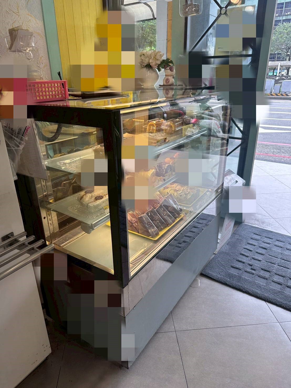115年5月4日拍賣會，拍賣連鎖麵包店冰櫃照片3