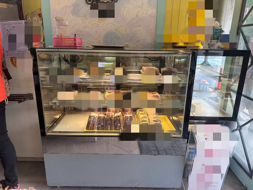 115年5月4日拍賣會，拍賣連鎖麵包店冰櫃照片2